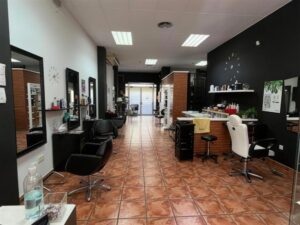 Fotografía 2 · Local comercial de 120 m² en Cappont